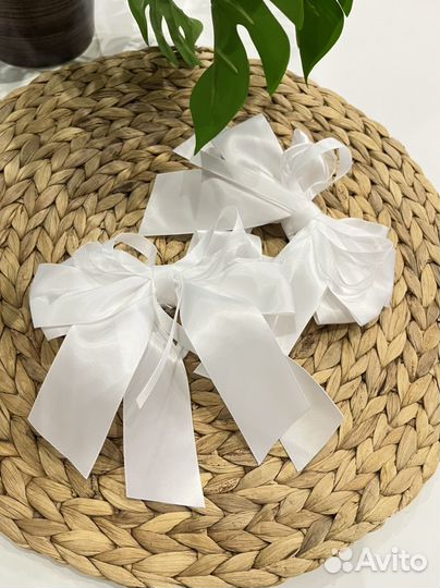 Бантики для волос на резинке белые девочке