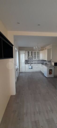 2-к. квартира, 77 м², 14/17 эт.