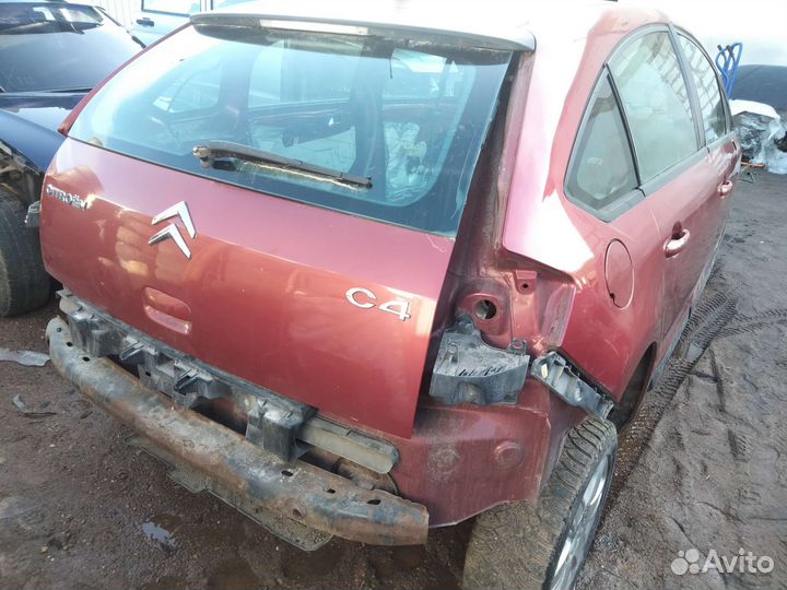 Разбираю на запчасти Citroën C4 5дв 2.0 МКПП