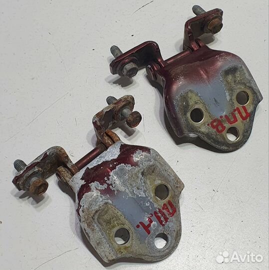 Петли на переднюю правую дверь Mitsubishi Galant 8