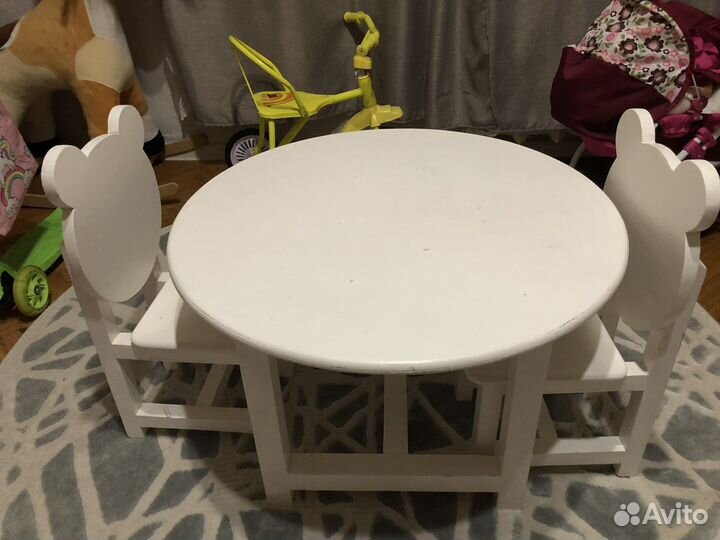 Детский стол и стулья