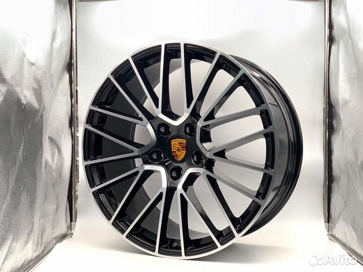 Разноширокие диски на Porsche Panamera R20
