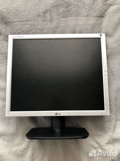 Монитор LG flatron L1718S-SN