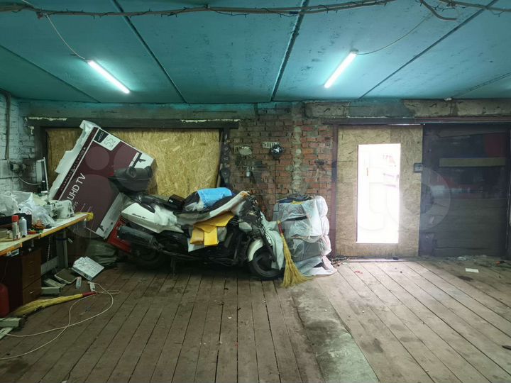 Гараж, > 30 м²