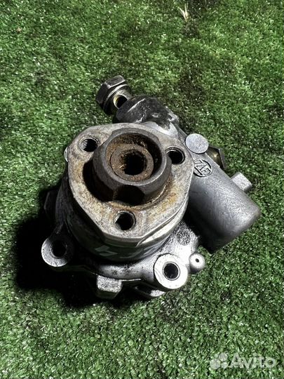 Насос гура Volkswagen Golf 4 1.9