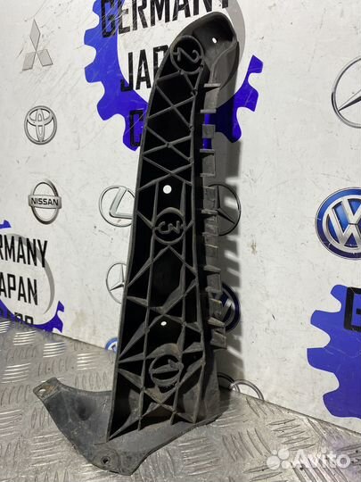 Кронштейн заднего бампера R Audi A6 C5 WAG