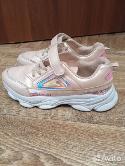 Кроссовки для девочки