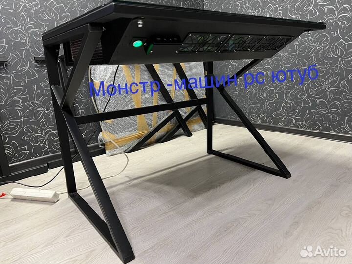 Кастомный компьютер в столе
