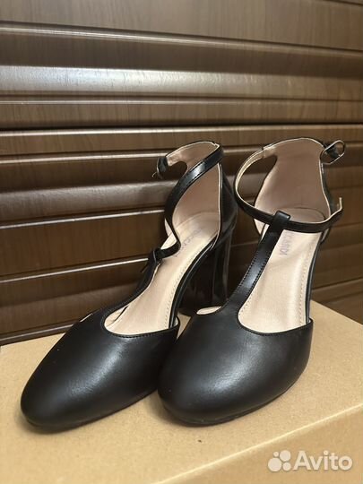Туфли женские 35 размер черные