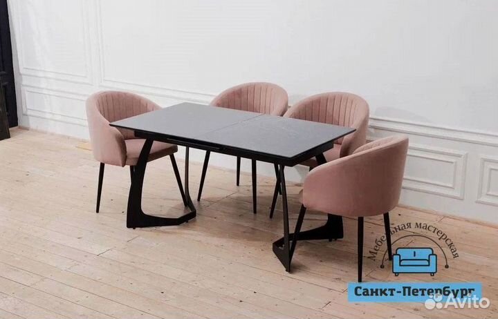 Стол со стульями