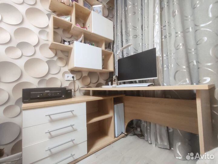 Письменный стол для школьника угловой