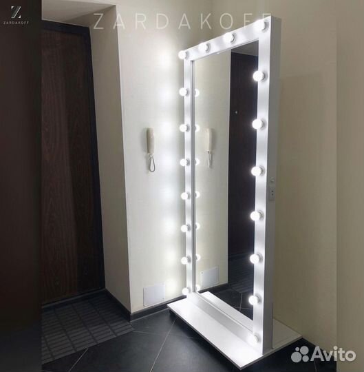 Гримерное зеркало с подсветкой