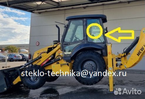 Стекло кузовное левое на New Holland B80B