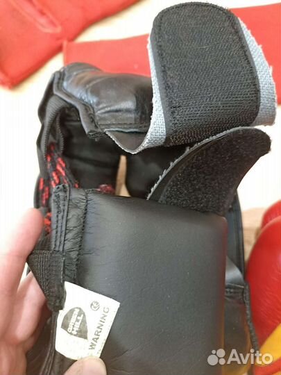 Боксерские перчатки, шлем, защита