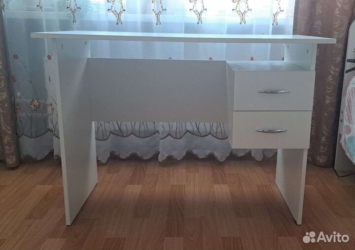 Детский письменный стол