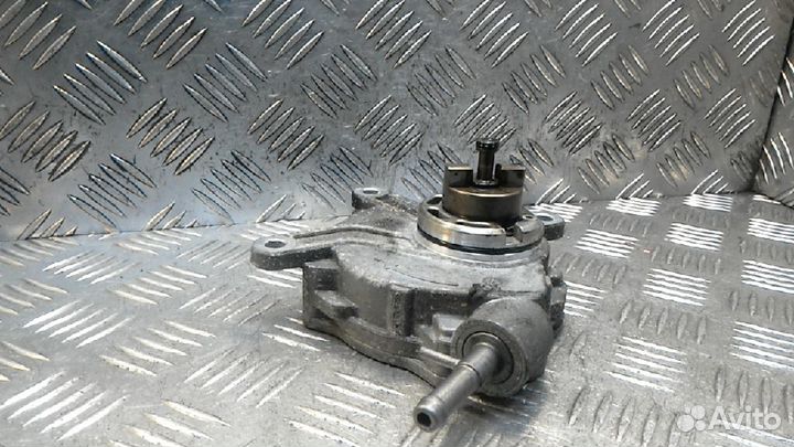 Насос вакуумный Toyota Avensis