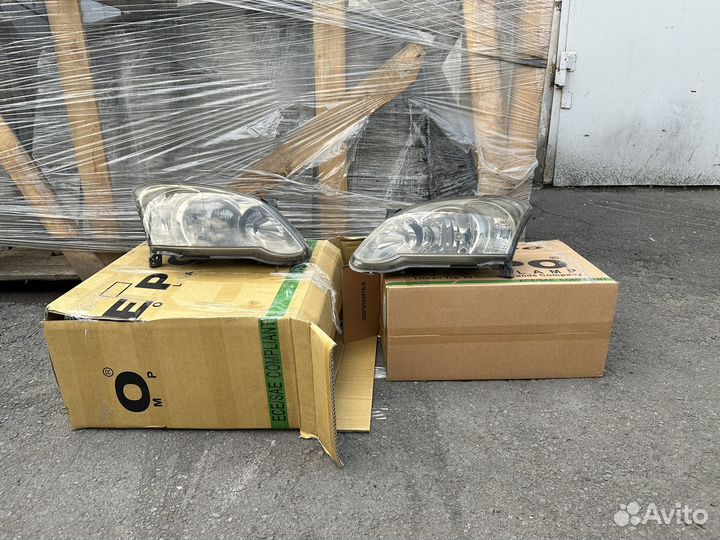 Фары на toyota camry хэтчбек