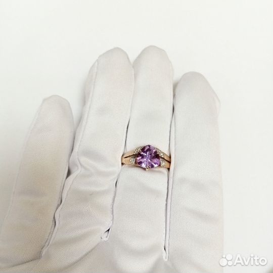 Золотое кольцо с камнем 18р