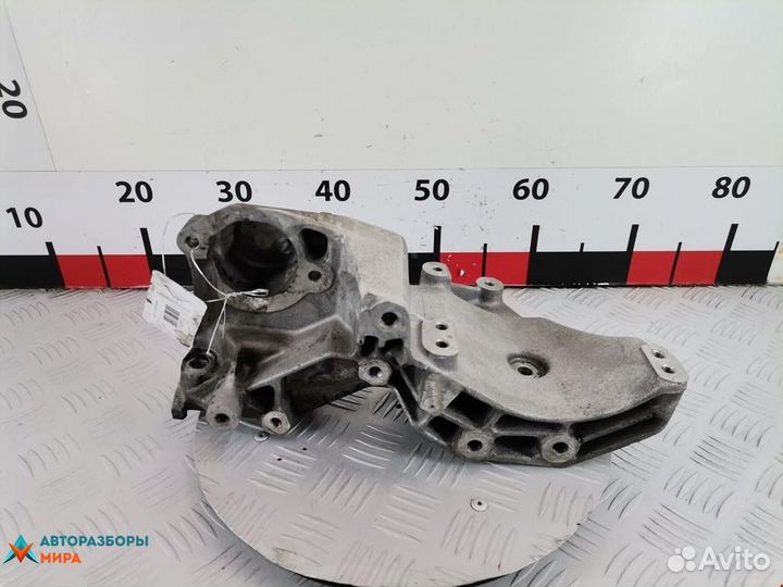 Кронштейн (крепление) Opel Vectra B 1999 90531834