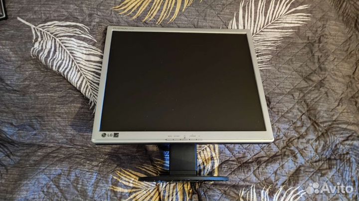 Монитор LG Flatron L1942SE