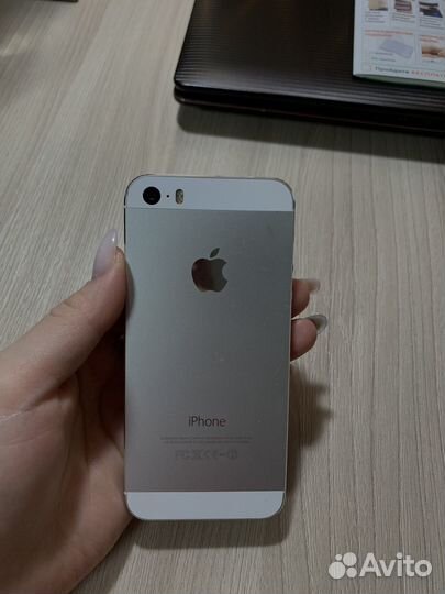 Телефон iPhone 5s