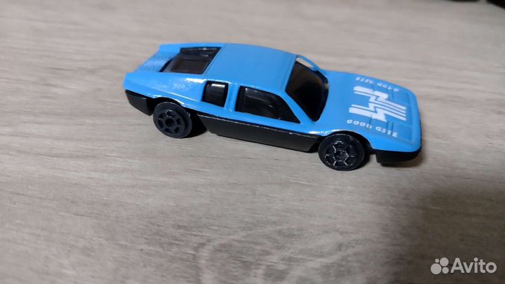 Машинки для трассы Hotwheels