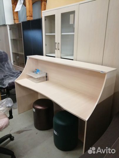 Стойка ресепшн