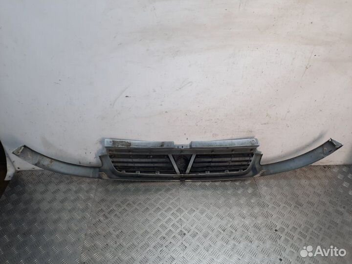 Решетка радиатора для Opel Vivaro A 525719854