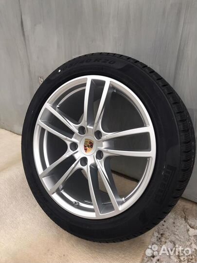 Комплект зимних колес r20 Новые