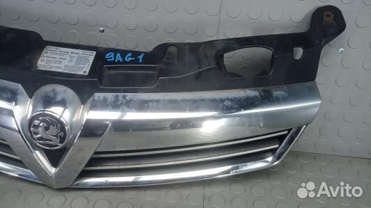 Решетка радиатора opel astra H (9AG01QF01)