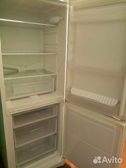 Холодильник indesit