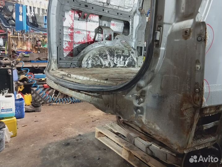 Панель задняя Hyundai Grand Starex (TQ)