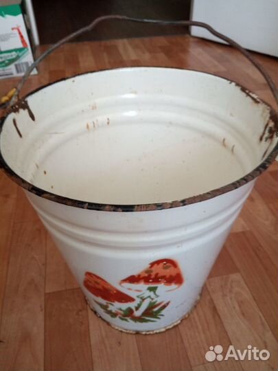 Дача:черенки,ящик,большие горшки,грабли и др