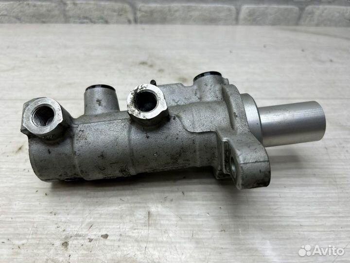 Главный тормозной цилиндр Ford Transit 8