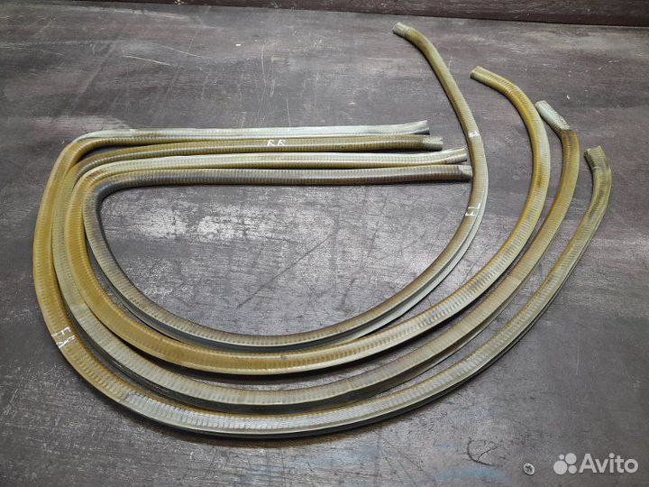 Уплотнитель проема двери Hyundai Accent X3 G4EK