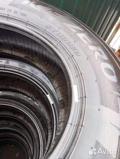 Pirelli Ice Zero 215/70 R16