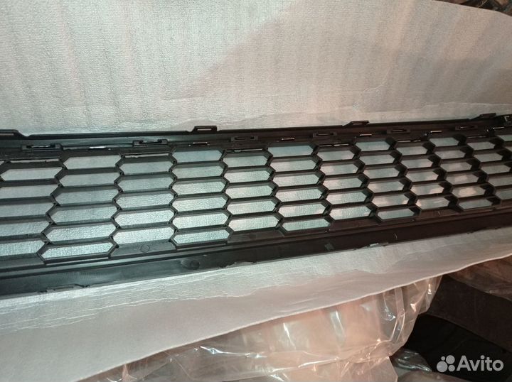 Решетка бампера переднего VW polo 2015