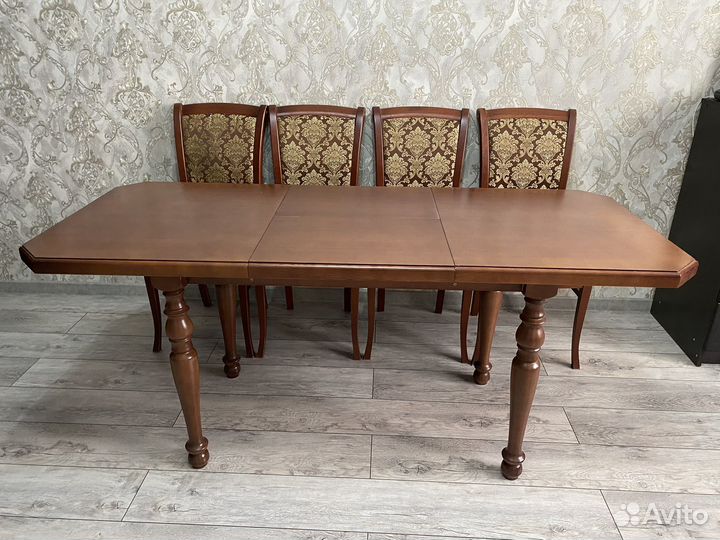 Кухонный стол и стулья