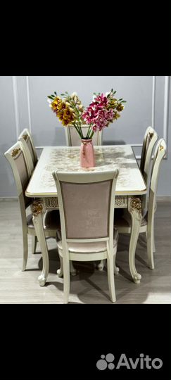 Стол и стулья
