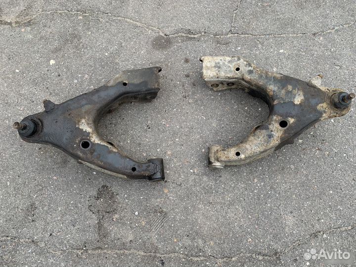 Рычаг передний Toyota Land Cruiser UZJ100