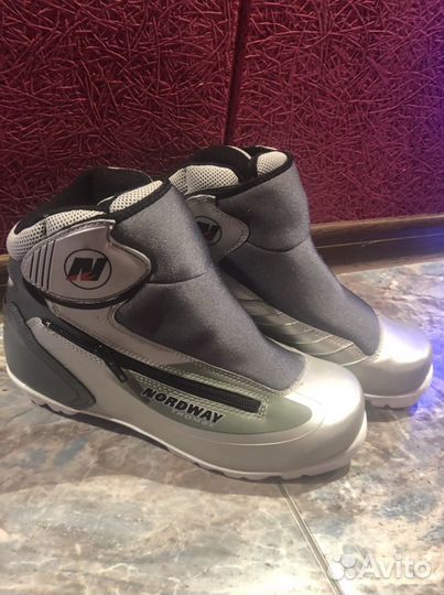 Лыжные ботинки