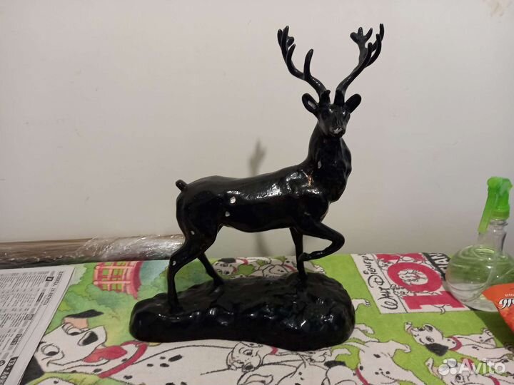 Винтажная скульптура оленя