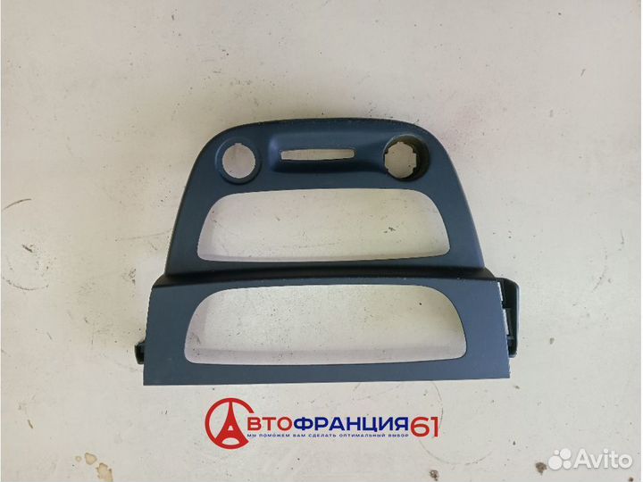 Накладка магнитолы, 682600003R renault megane 3, 3