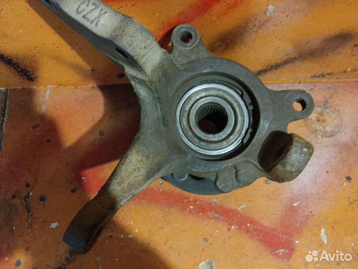 Кулак поворотный со ступицой mitsubishi RVR 91-97