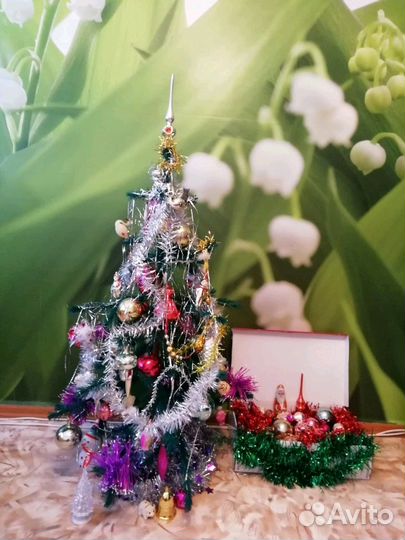 Ель искусственная, гирлянды, игрушки
