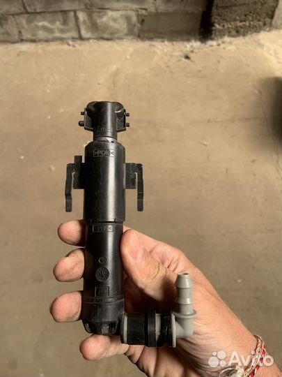 Форсунка омывателя правая BMW G30