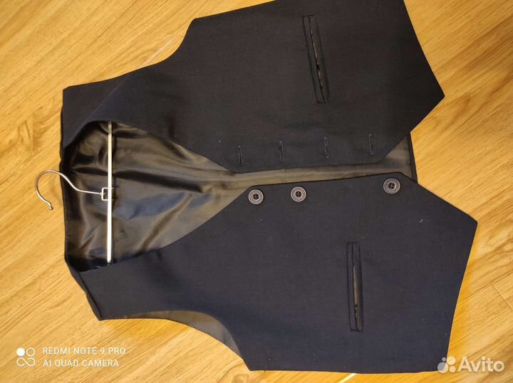Пиджак и жилетка 122р одето 1 раз