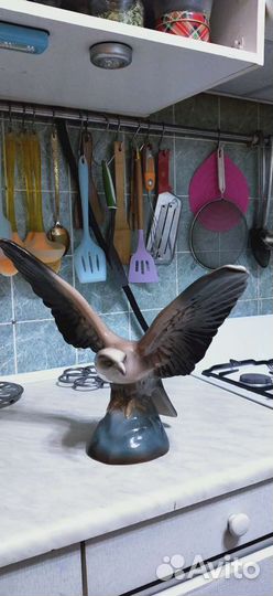 Статуэтка орла. Фарфор 40 на 40