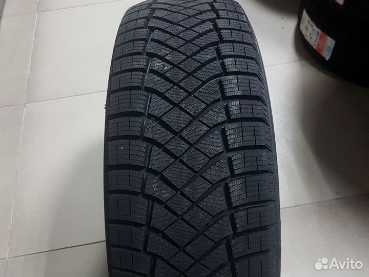 Pirelli Ice Zero FR 235/60 R18 107Q