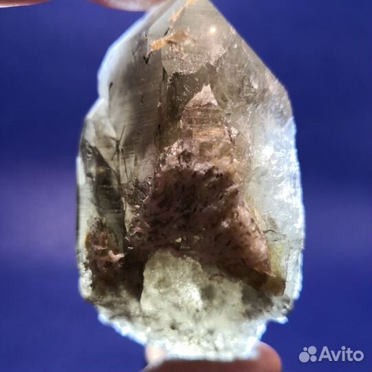 Включения шерла внутри дымчатого кварца